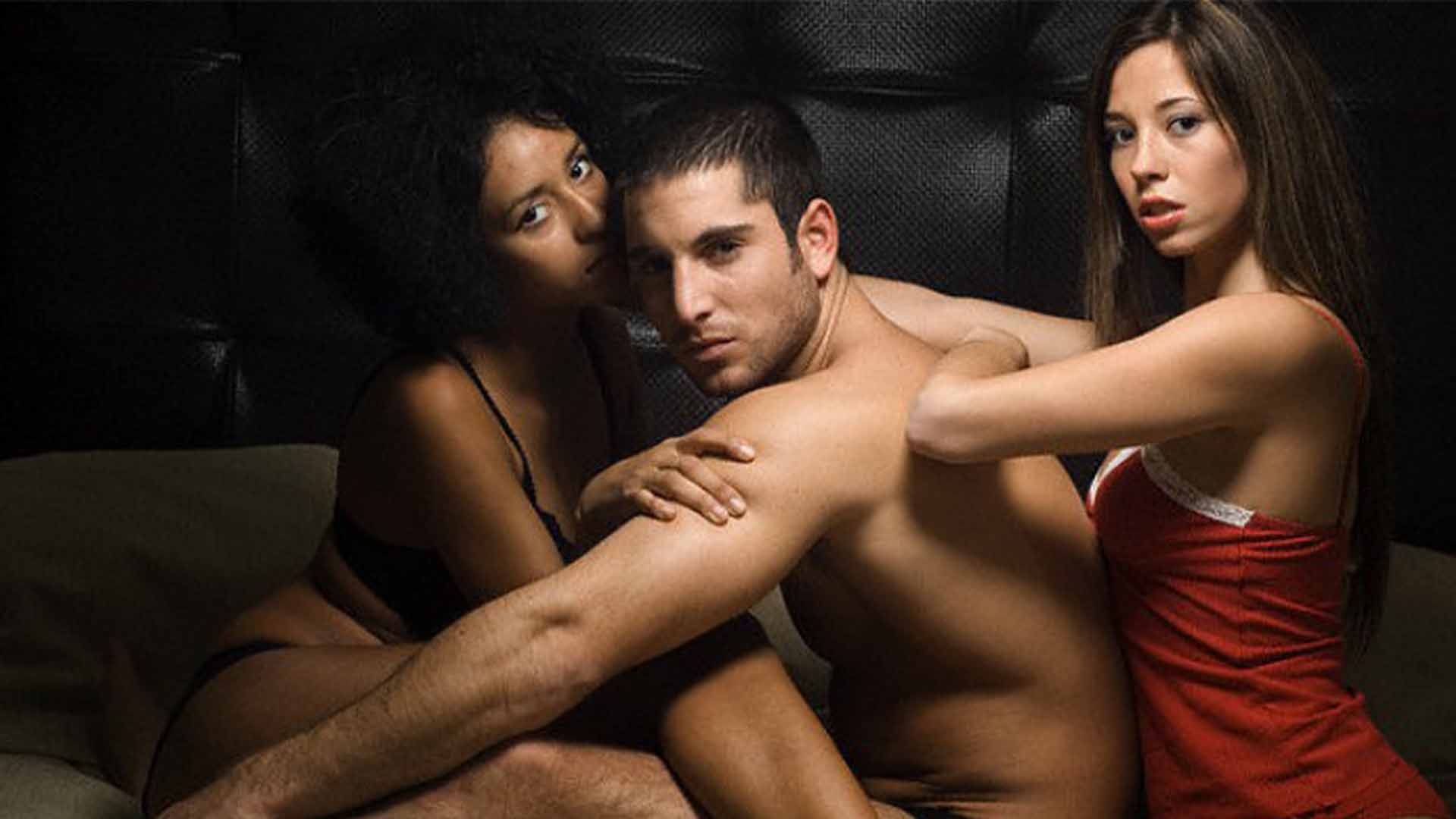 Русский секс втроем во время массажа