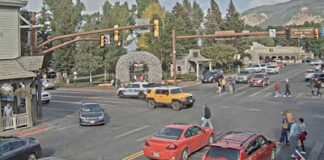 තේරුමක් නැතුව බලන් ඉන්න – ජැක්සන් හෝල් වලට එබෙන්න