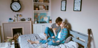 Living Together ජීවිතේ